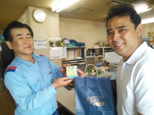 アローガスプランニングの弓田社長（左）と山口副委員長